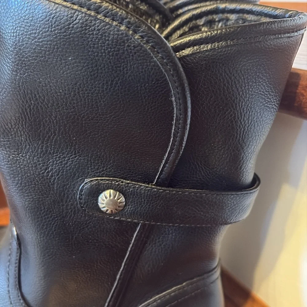 G.H. Bass & Co Women's Black faux leather Boots 1/2 zip tracking bottom warm 7.5